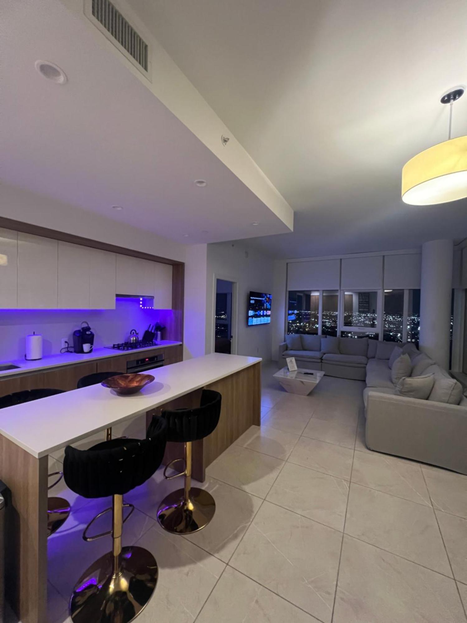 Apartment 2br With Beautiful Views! Los Angeles